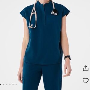 Figs- Rafaela scrub top